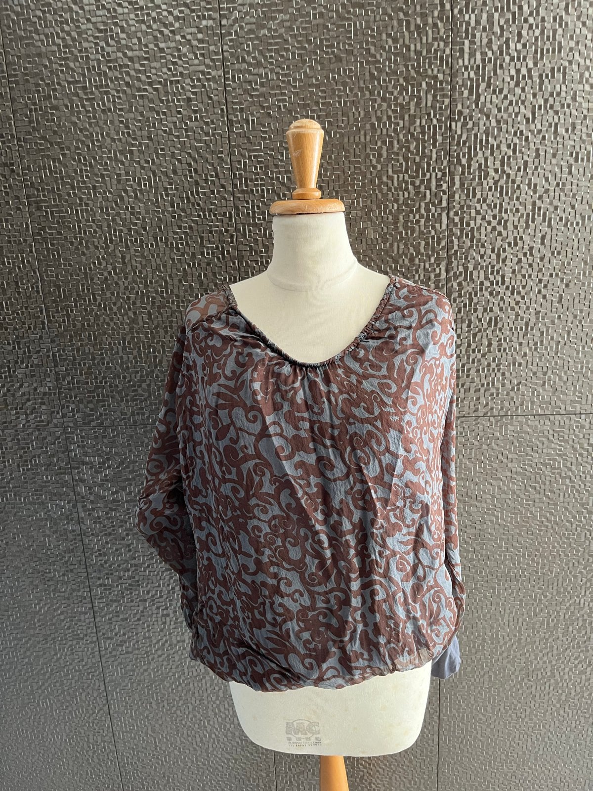 Amélie & Amélie zijden top maat 44/46, Kleding | Dames, Bruin, Verzenden, Maat 42/44 (L), Lange mouw