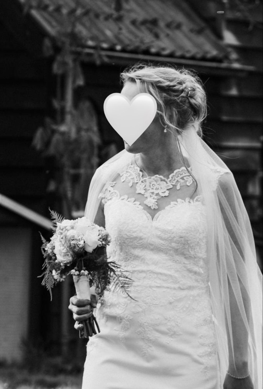 Elegante Trouwjurk met Kanten Details en Knopenrij, Ophalen of Verzenden, Zo goed als nieuw, Wit, Trouwjurk
