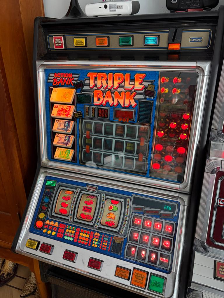 Barcrest Triple Bank Fruitautomaat - Klassieke Gokkast, Verzamelen, Automaten | Gokkasten en Fruitautomaten, Gulden, Ophalen, Zo goed als nieuw