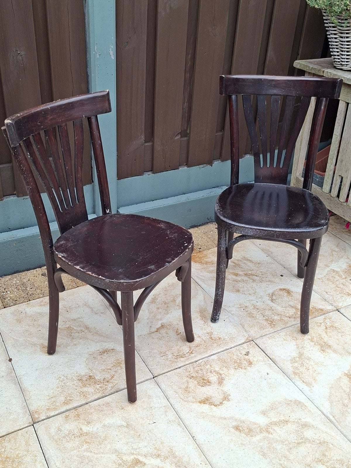 Twee donkerbruine vintage cafestoelen, Ophalen of Verzenden