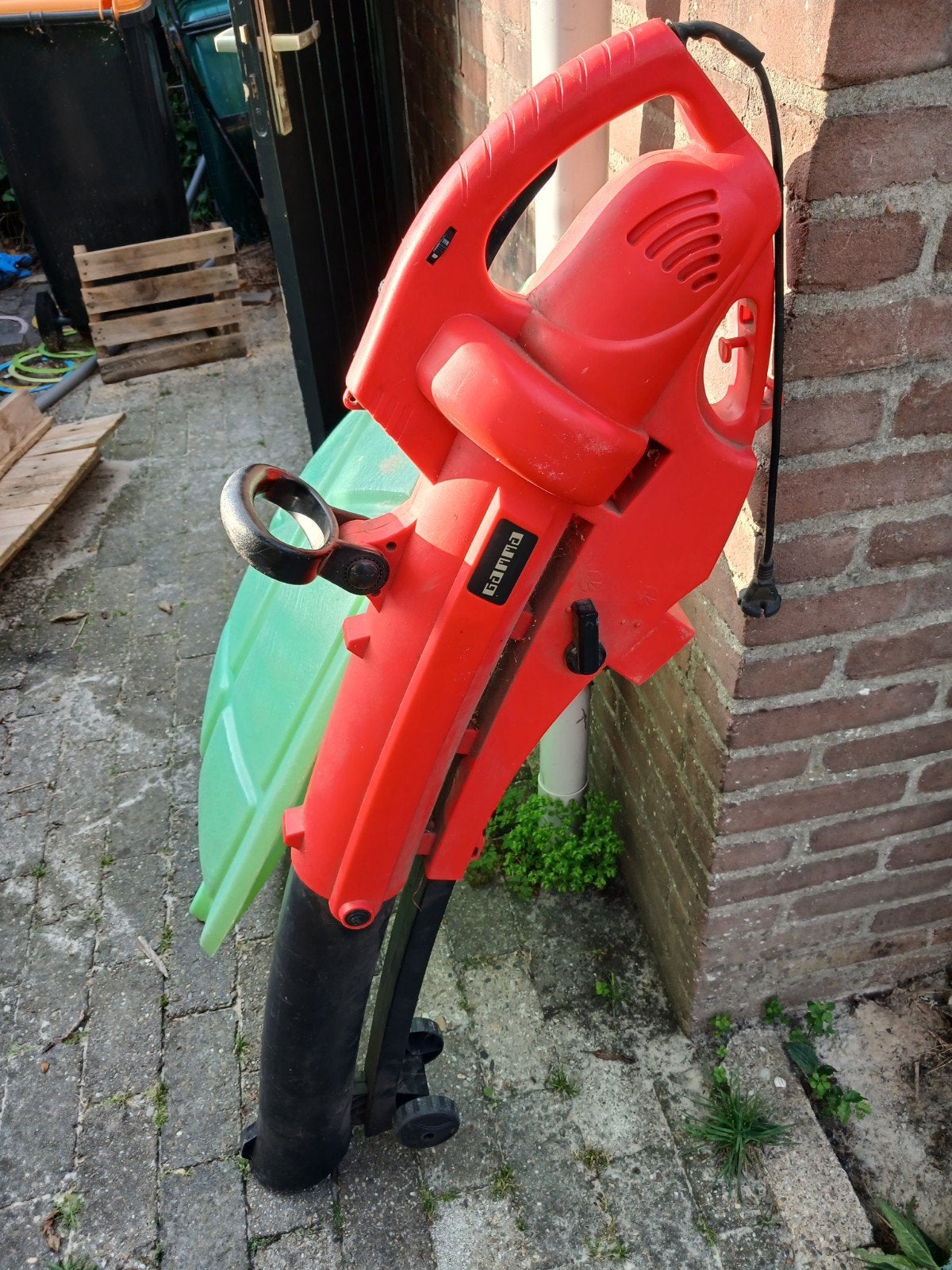 Mooie bladblazer / bladzuiger - werkt goed, Ophalen, Gebruikt, Handgedragen, Met neuswiel