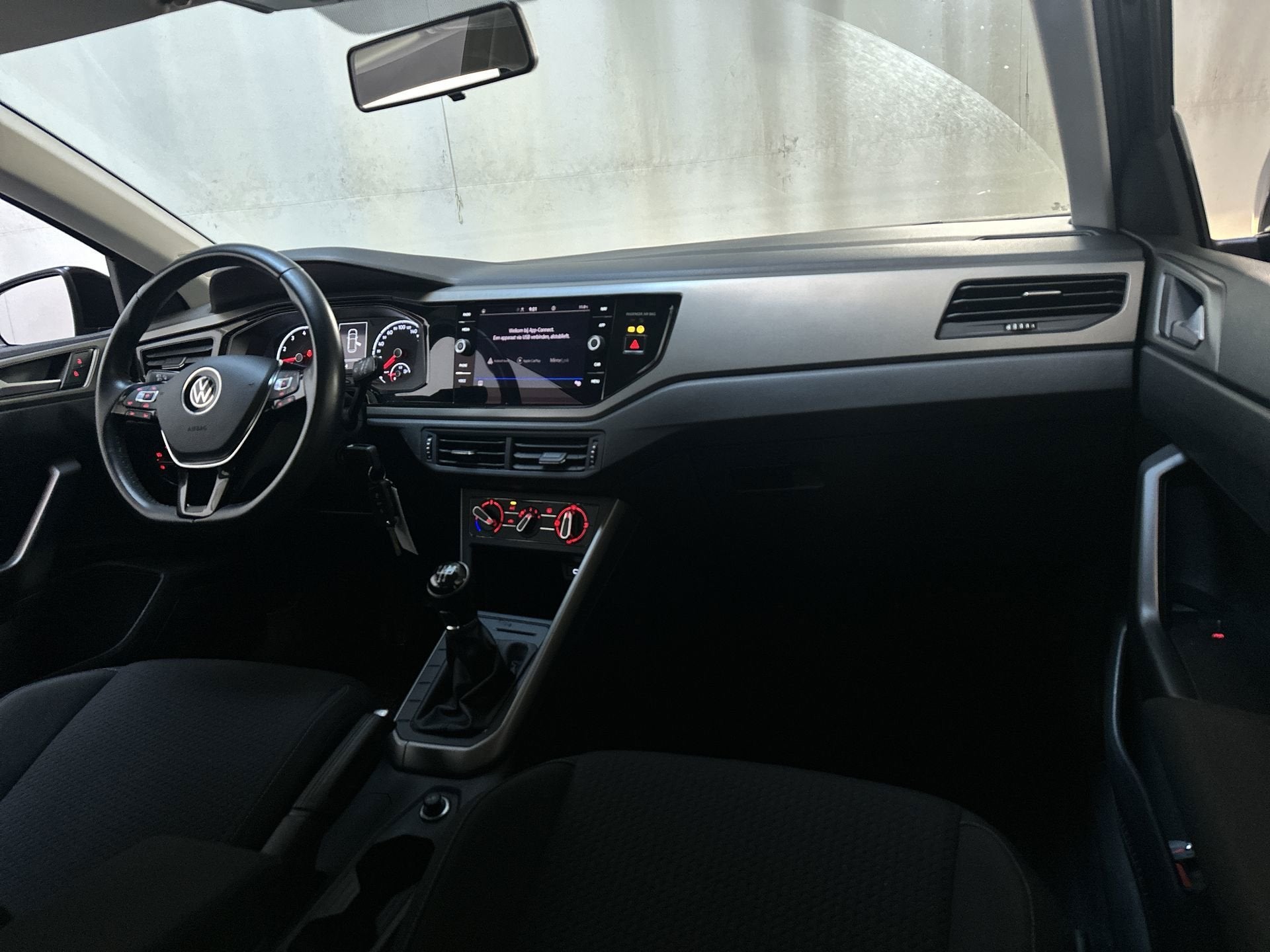 Volkswagen Polo 1.0 TSI Comfortline Camera App-Connect DAB+, Auto's, Voorwielaandrijving, Dealer onderhouden, Gebruikt, Met garantie (alle)