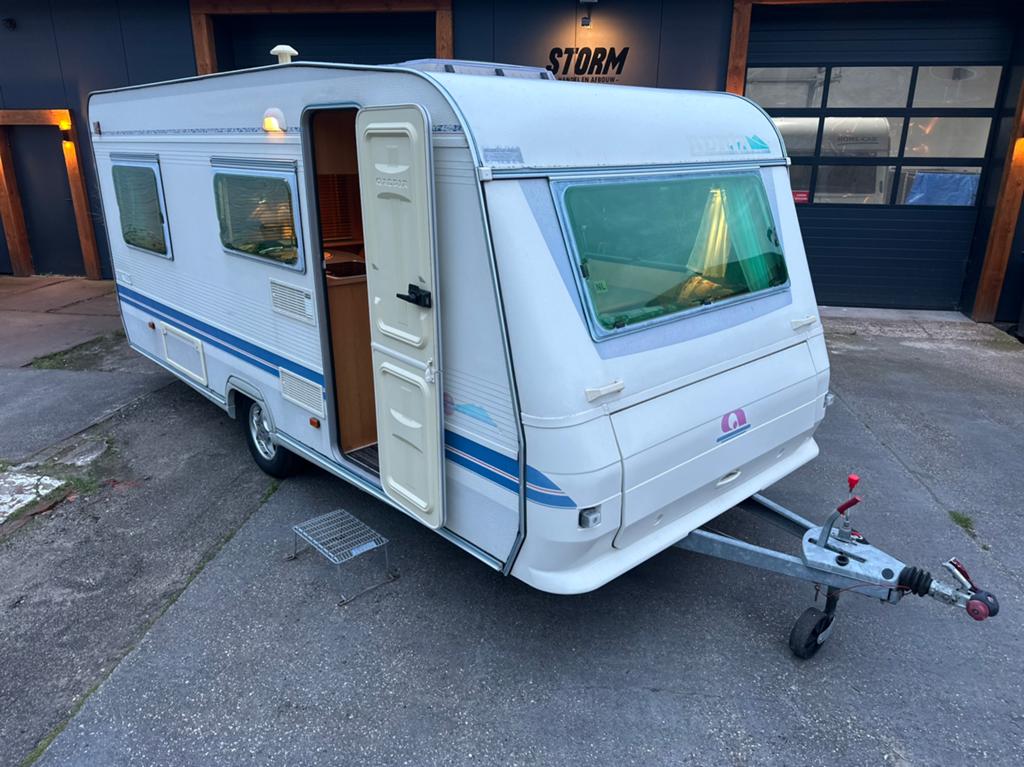 Adria Unica B 462 DP Caravan BJ:2000 met Frans bed & luifel., Caravans en Kamperen, Bedrijf, Treinzit, 750 - 1000 kg, Adria