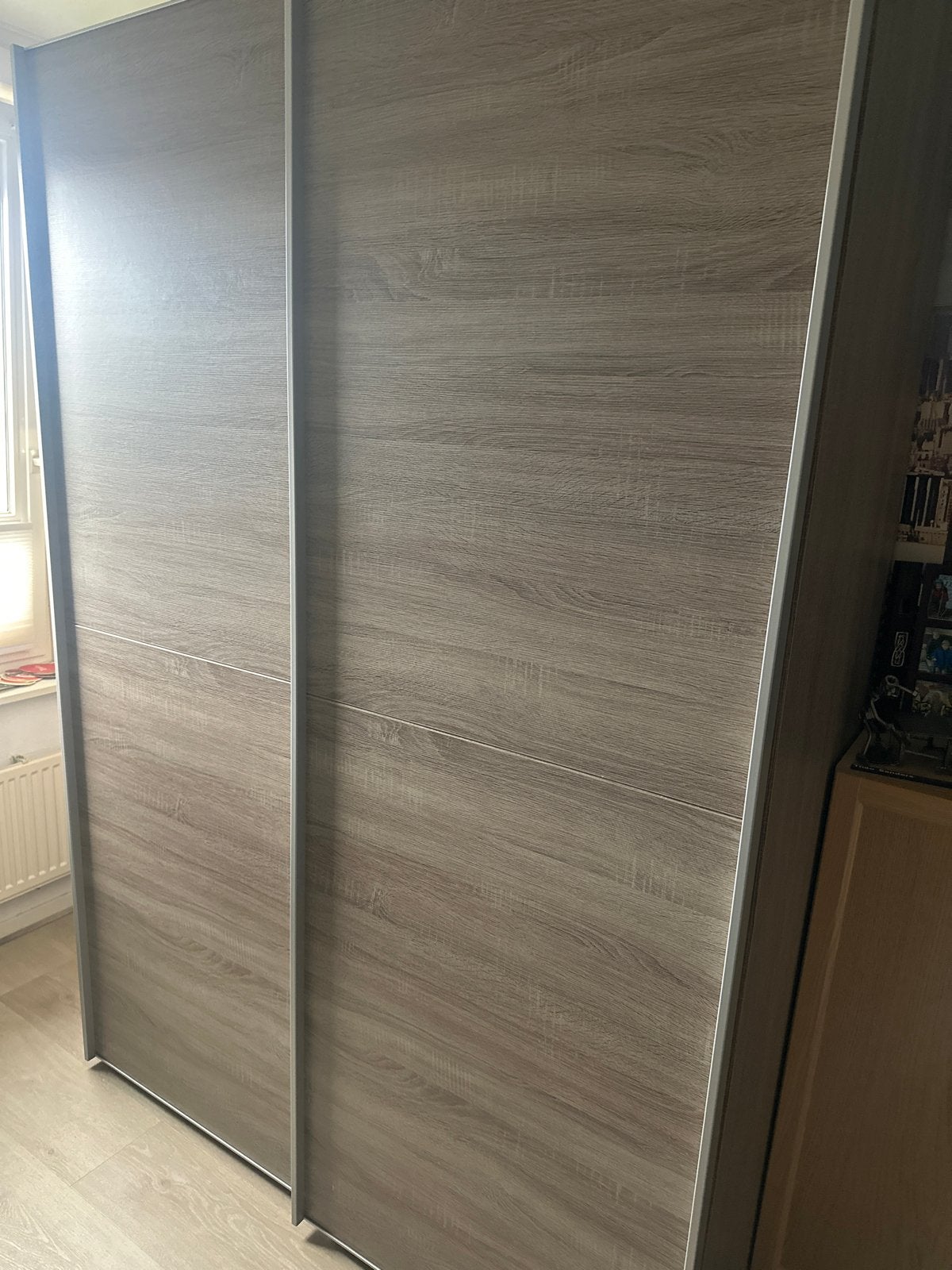 Grote kledingkast met schuifdeuren en veel opbergruimte, Met plank(en), Gebruikt, 200 cm of meer, 150 tot 200 cm