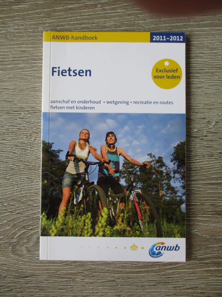 Fietsen - ANWB handboek, Ophalen of Verzenden, Gelezen, Watersport en Hengelsport