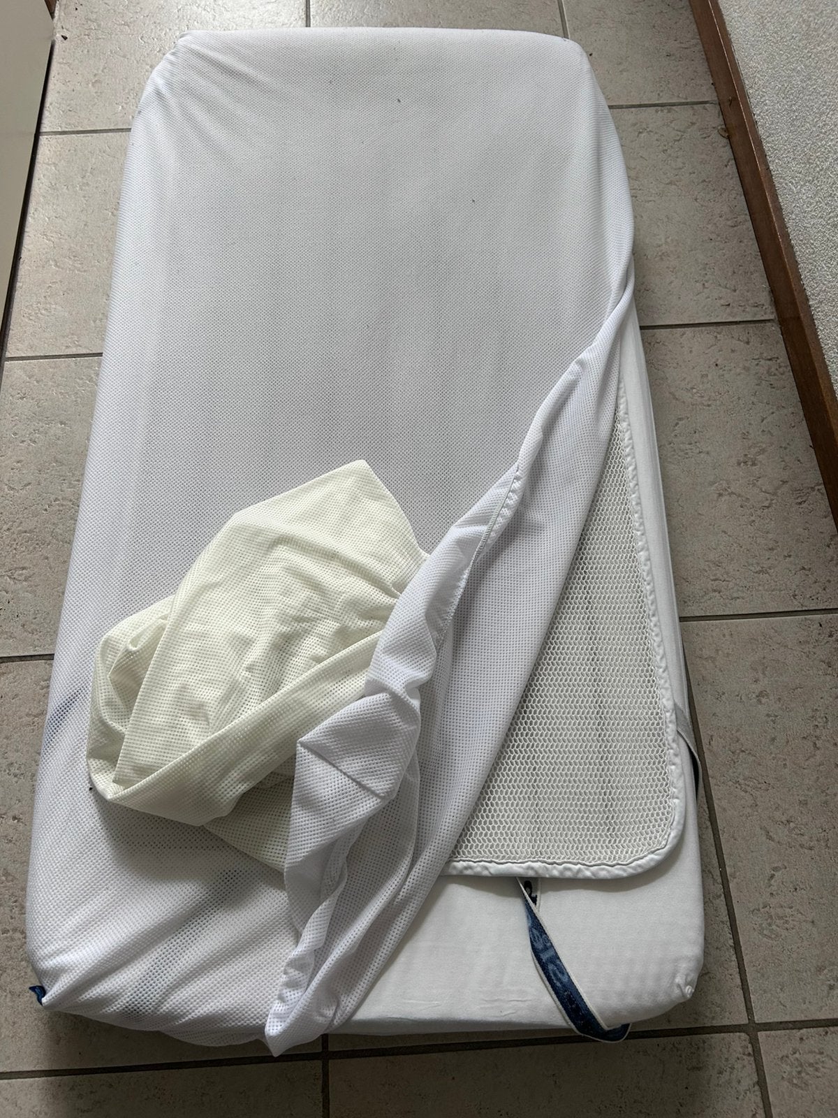Areosleep + matras 60x120, Ophalen, Tweepersoons, Zo goed als nieuw, Wit
