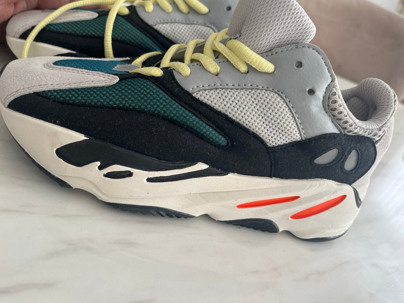 Yeezy boost 700 Adidas maat 37, Ophalen of Verzenden, Nieuw