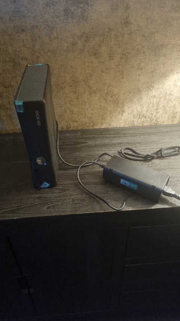 Spelcomputer xbox 360 gevangenisgeseald, Ophalen of Verzenden, Zo goed als nieuw, 250 GB, Met 1 controller