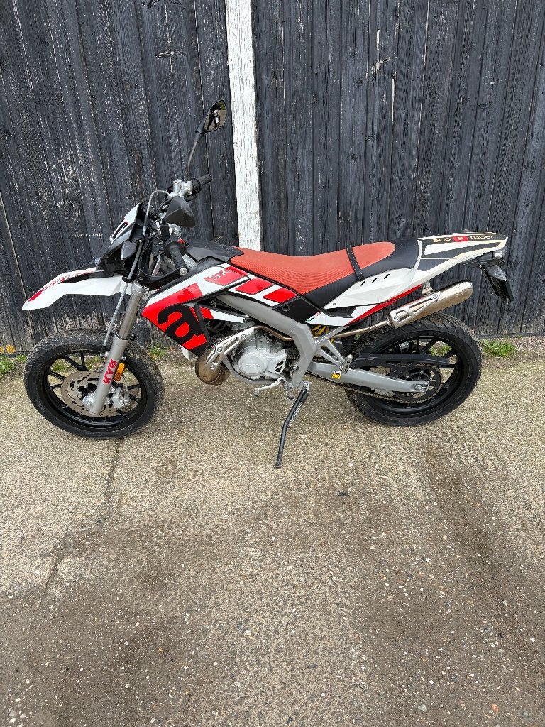 Aprilia SX50 2017 | 7.900 km | Volledig origineel, Ophalen, 6 versnellingen, Maximaal 45 km/u, Zo goed als nieuw