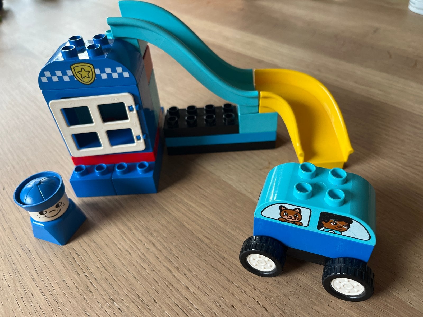 LEGO Duplo Politiebureau met glijbaan en auto, Kinderen en Baby's, Ophalen, Gebruikt, Overige merken