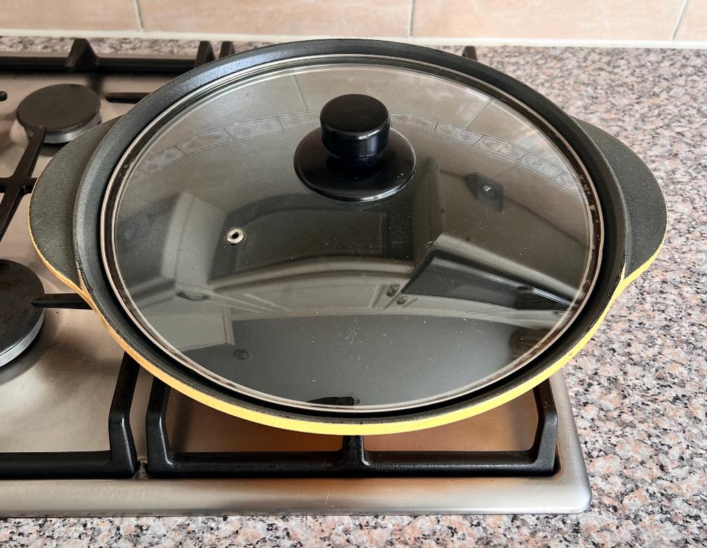 Wok pan met deksel 34 cm diameter vlakke bodem Gietijzer, Ophalen of Verzenden, Zo goed als nieuw, Gietijzer, Wok