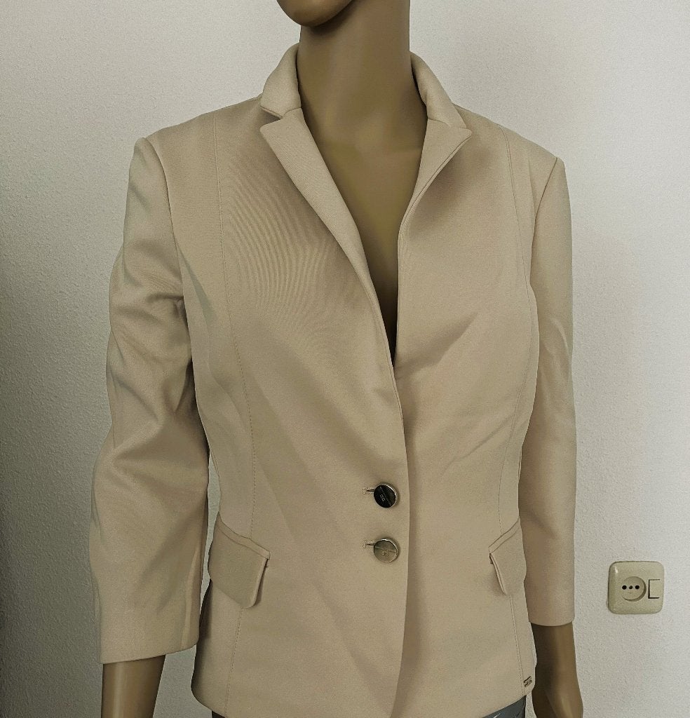 elegante gevoerde colbert van Elisabetta Frenchi maat 36, Elisabetta Franchi, Beige, Ophalen of Verzenden, Zo goed als nieuw