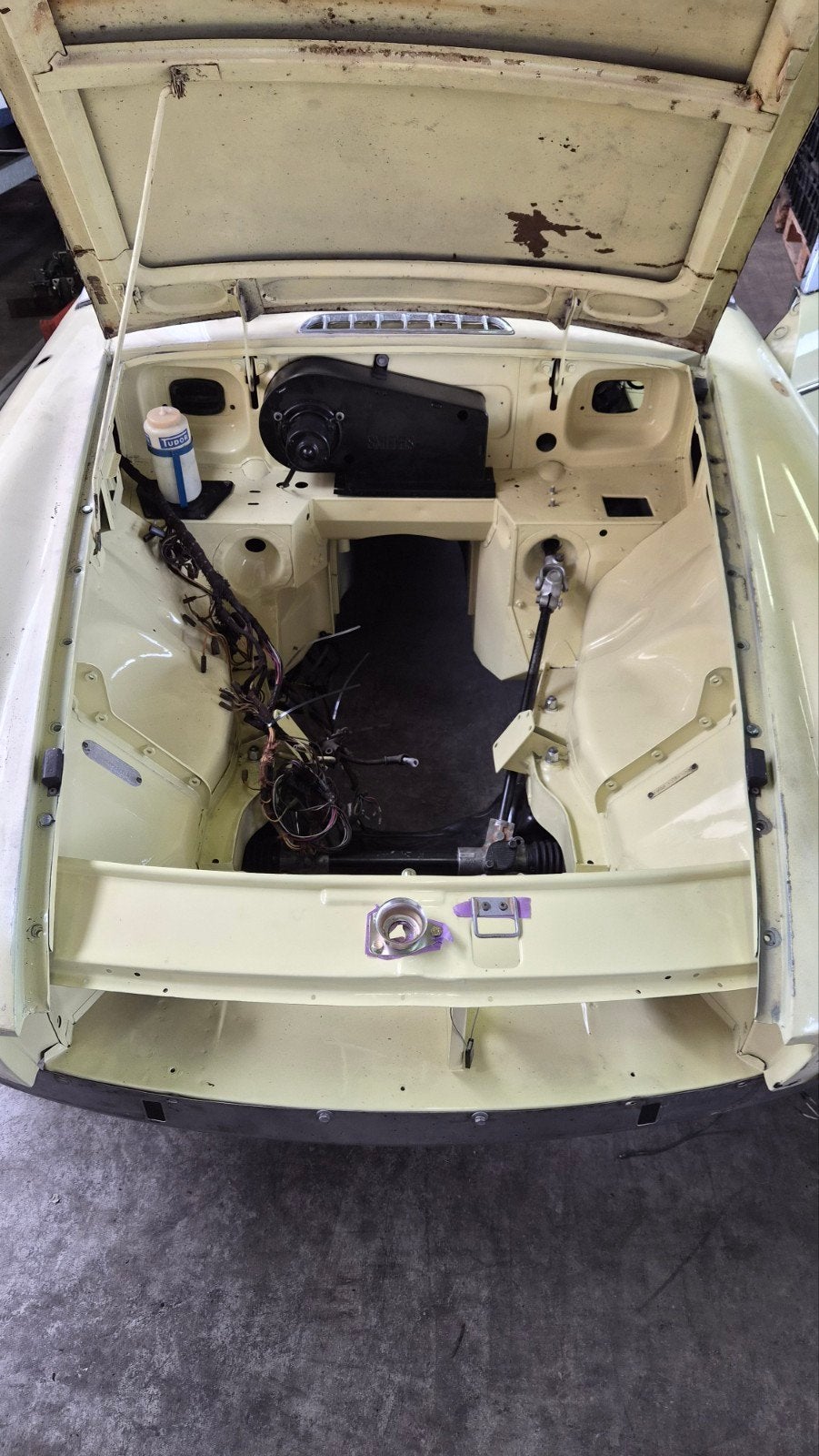 mgb Roadster 1967 in de kleur Pale Primrose met RDW papieren, foto 6