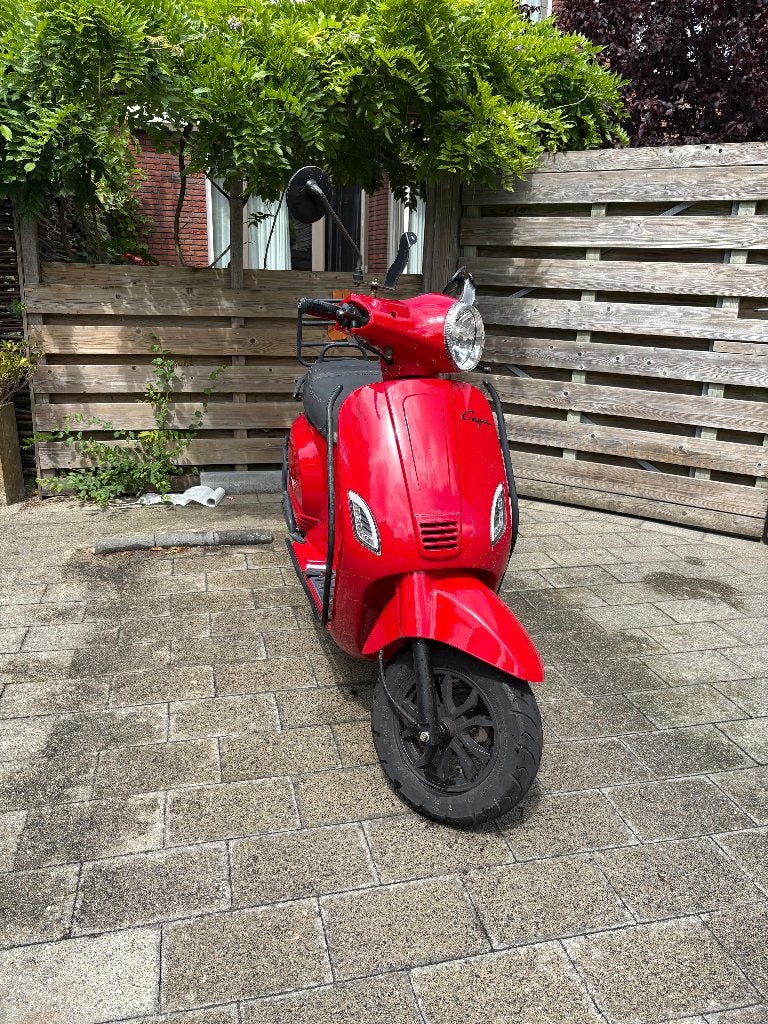 Capri Scooter - Goed rijdend, inclusief accessoires, Fietsen en Brommers, Snorfietsen en Snorscooters, Gebruikt, Benzine, Ophalen