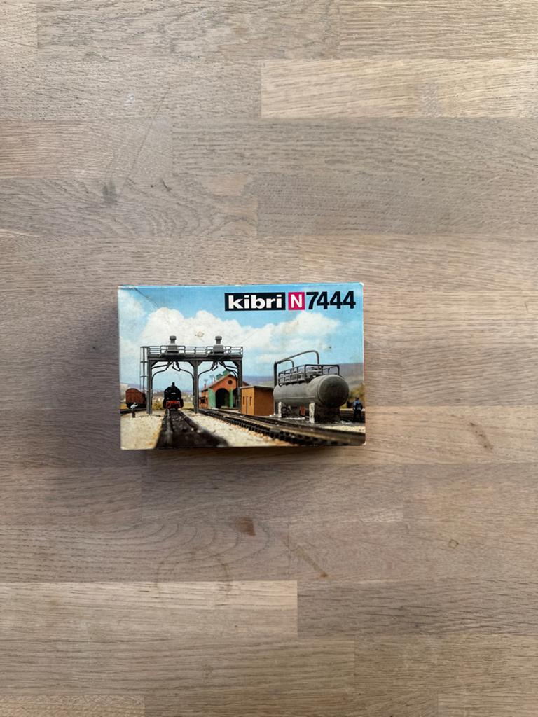 Kibri N 7444 Modelbouw Station en Tankstation, Ophalen of Verzenden, Zo goed als nieuw, Minder dan 50 mm, Overige typen