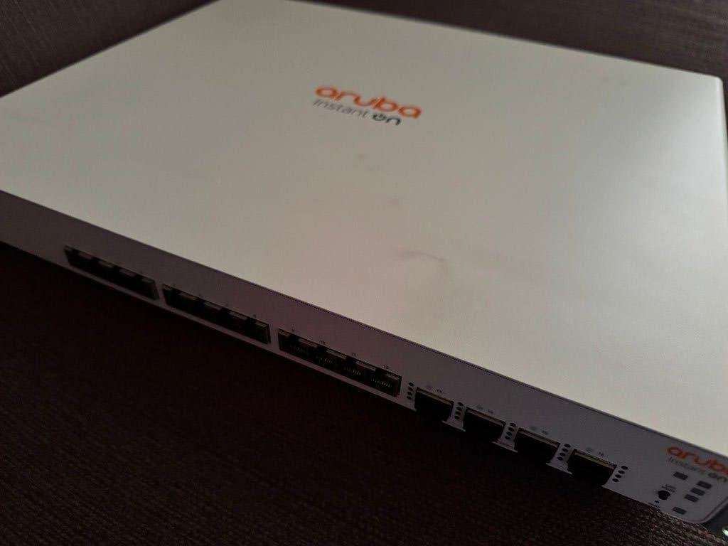 Aruba Instant On 1930 12G 4SFP/SFP+ Switch, Ophalen of Verzenden, Zo goed als nieuw