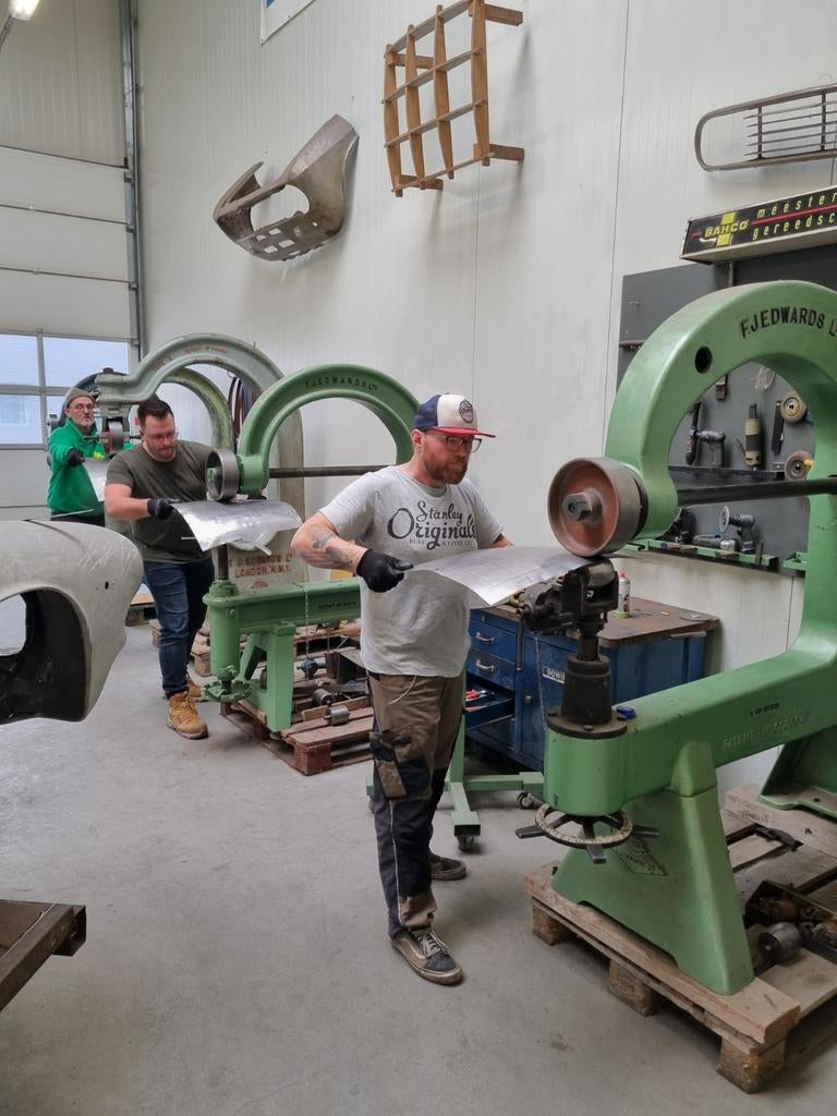 Foto 20 van Leer écht vakmanschap – traditioneel plaatwerken
