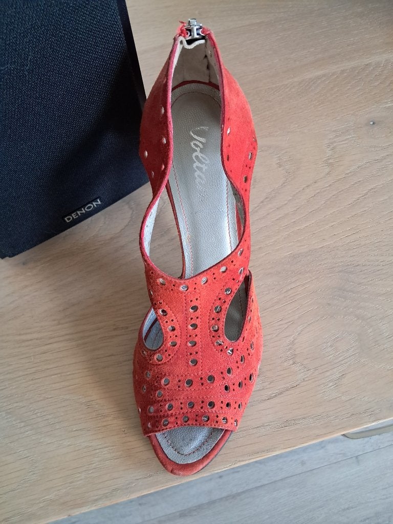 Sandalen, rood suede met hoge hak, Voltan, Zo goed als nieuw, Rood, Sandalen of Muiltjes