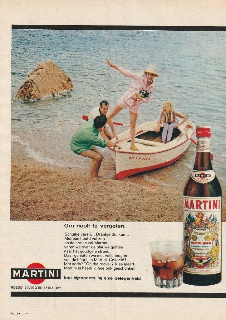 Retro reclame 1963 Martini vermouth mensen bij roeibootje, Verzamelen, Verzenden, Overige typen