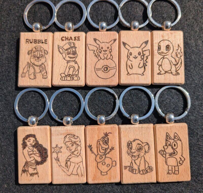 Houten sleutelhangers, handgemaakt (pyrografie), Ophalen of Verzenden, Nieuw