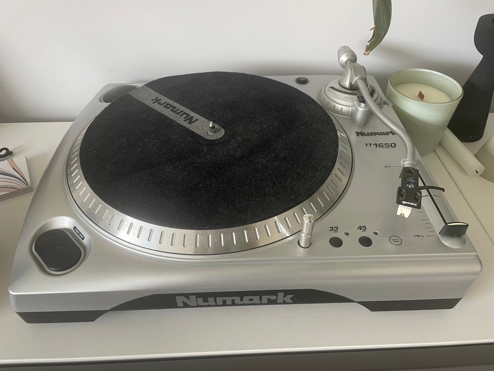 2x numark TT1650 met koffer.