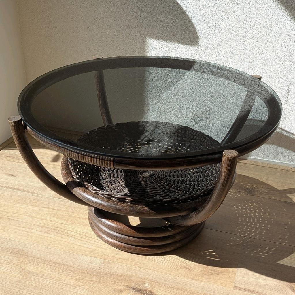 Jaren '70 rotan salontafel met rookglazen blad coffee table, Ophalen of Verzenden