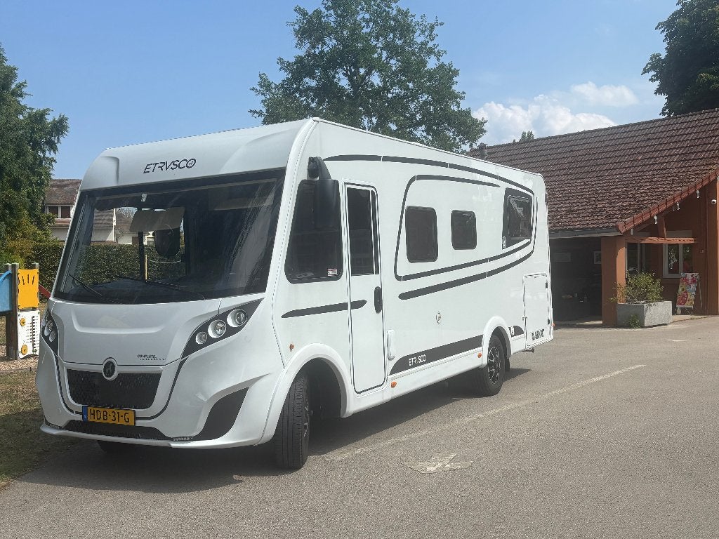 Etrusco Laika I7400 QB Queensbed 2 x Airco, lage km INST!, Caravans en Kamperen, Campers, Integraal, Chemisch toilet, Ringverwarming