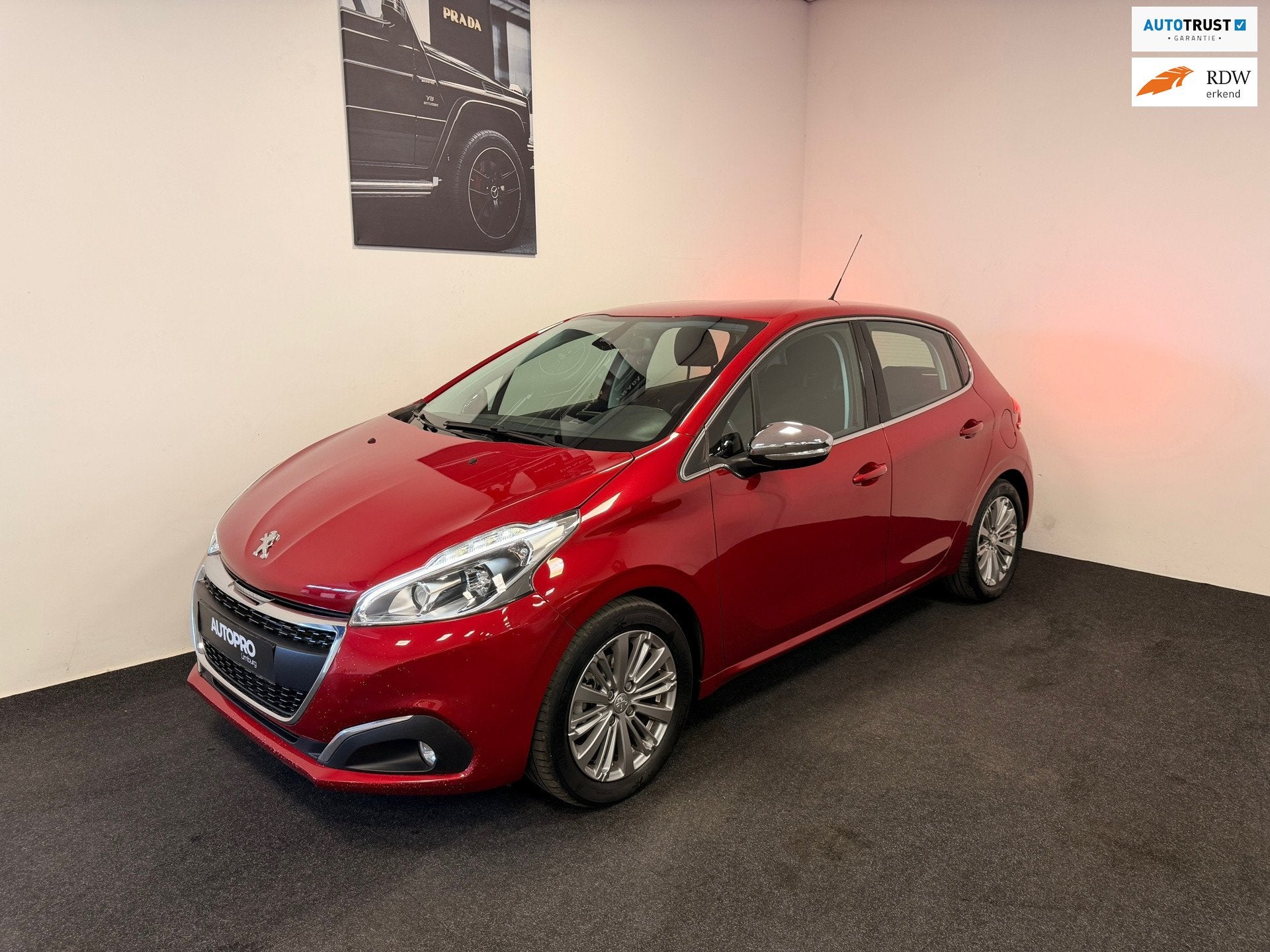 Peugeot 208 1.2 PureTech GT-line 110pk Automaat, Auto's, Stof, 1199 cc, Automatische klimaatregeling, Bedrijf