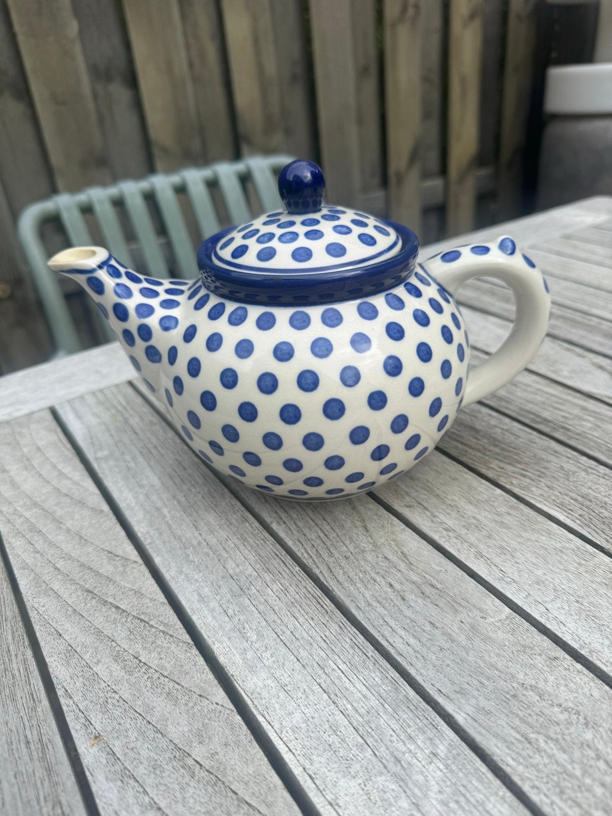 Bunzlau Theepot met blauwe stippen - Handgemaakt in Polen, Overige merken, Keramiek, Ophalen of Verzenden, Zo goed als nieuw