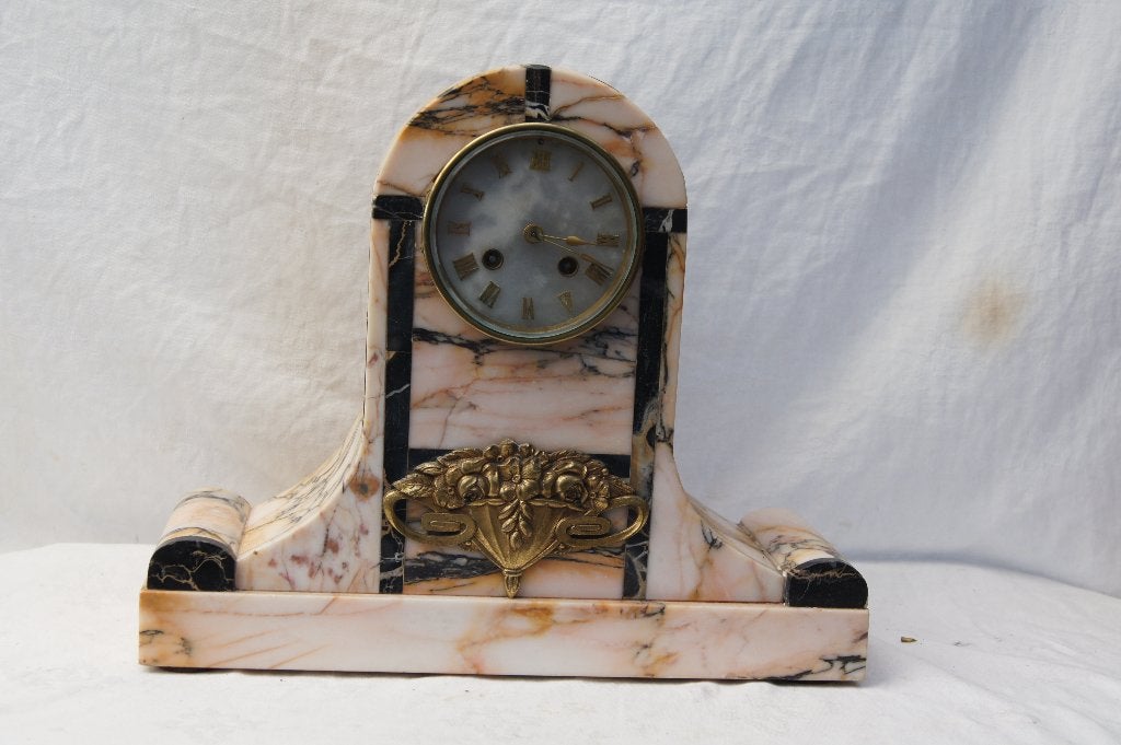 Antieke marmeren schoorsteenklok met bronzen ornament, Ophalen of Verzenden