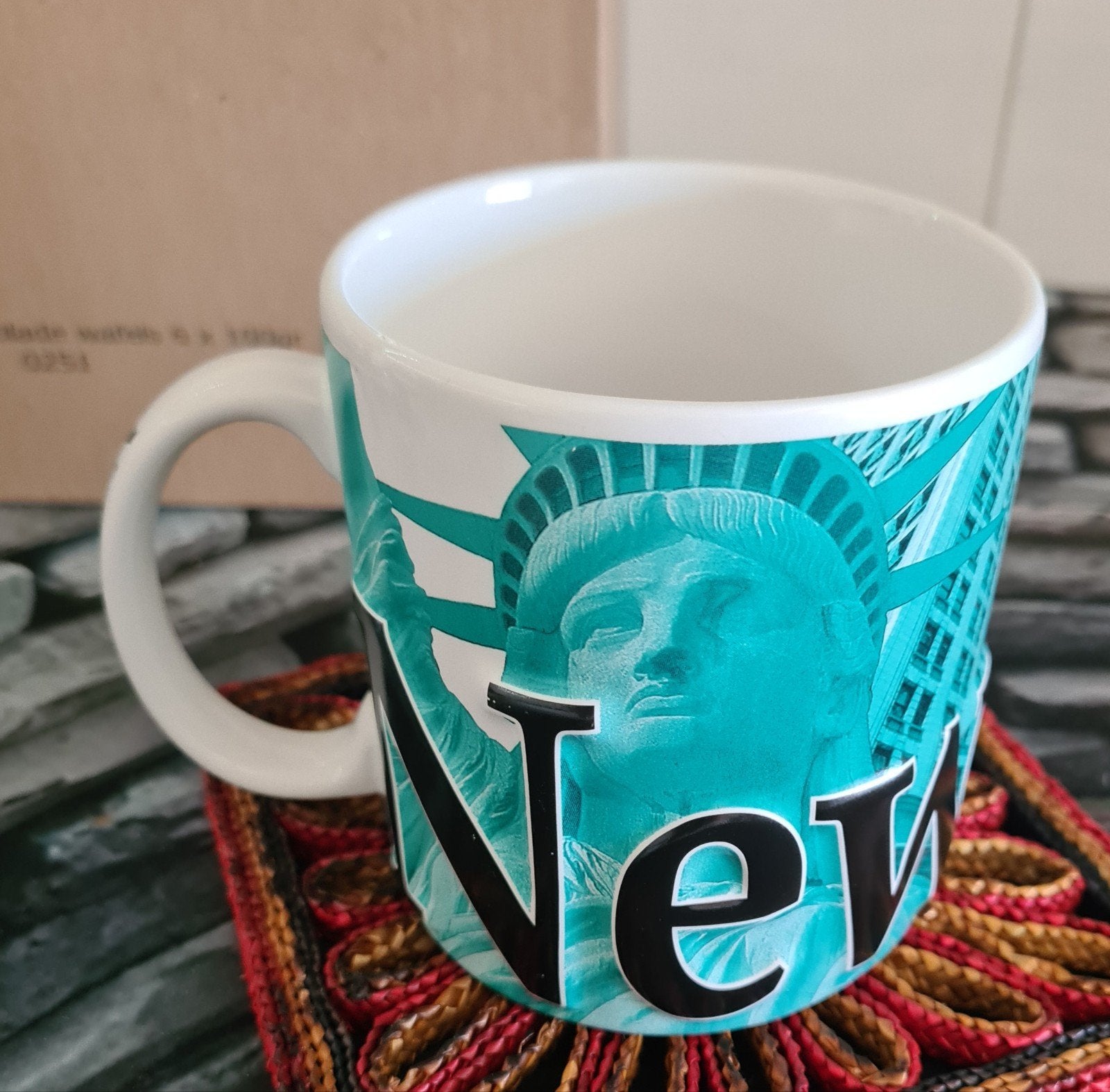 New York Souvenir Mok - Homeware by Americaware, Ophalen of Verzenden, Steen/keramiek, Meerkleurig, Overige merken