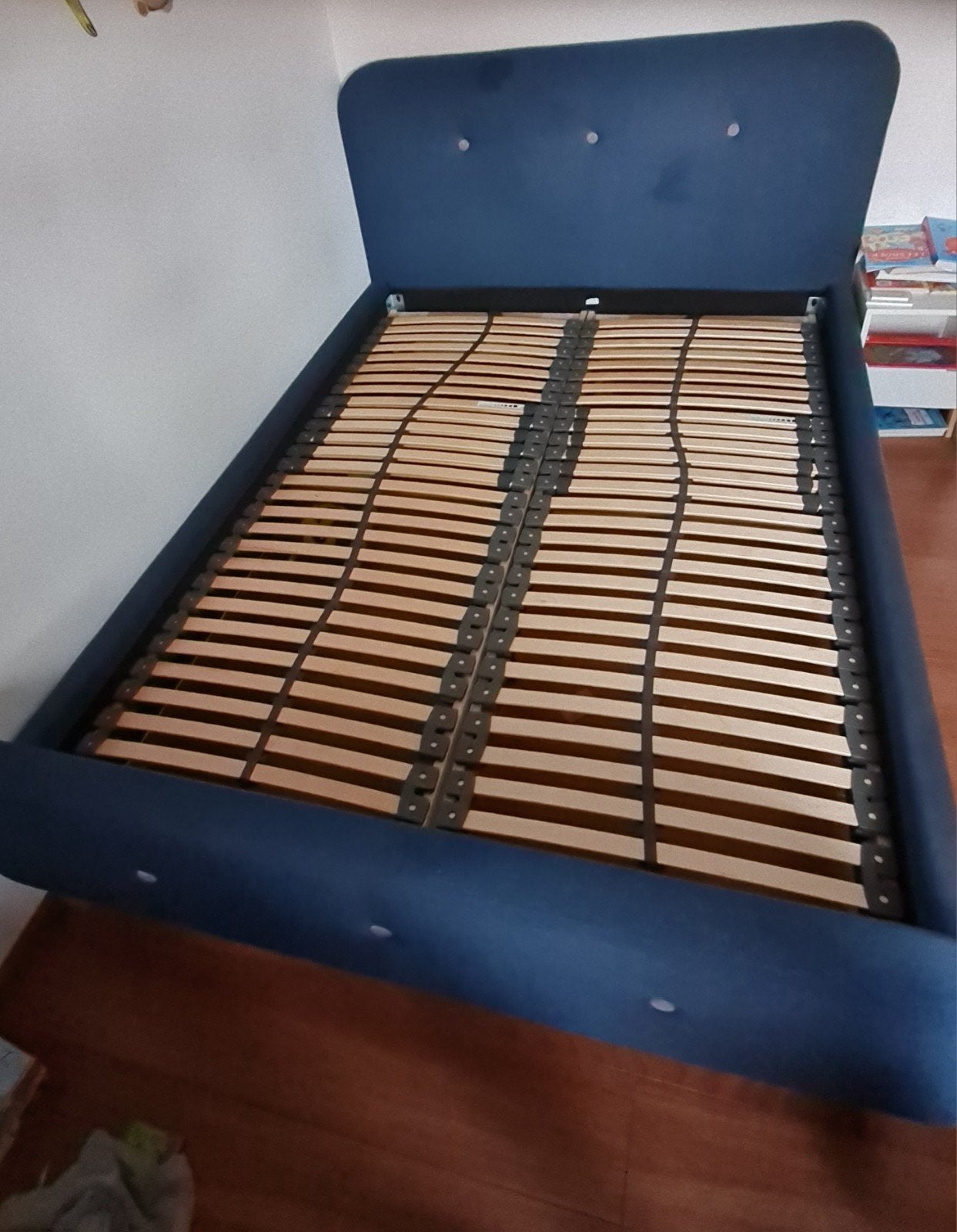 bed frame met lattenbodem 140x200, Huis en Inrichting, Ophalen, Blauw, 140 cm, Zo goed als nieuw