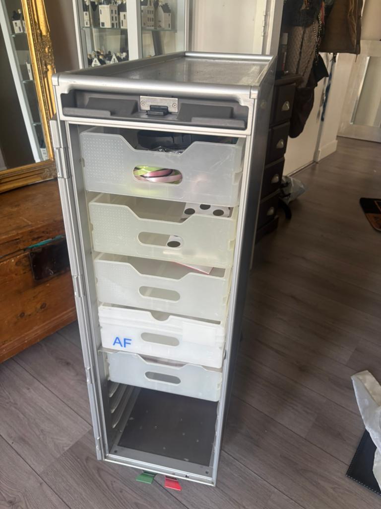 Puntgave fullsize cateringtrolley incl. 6 witte lades, Ophalen of Verzenden, Zo goed als nieuw