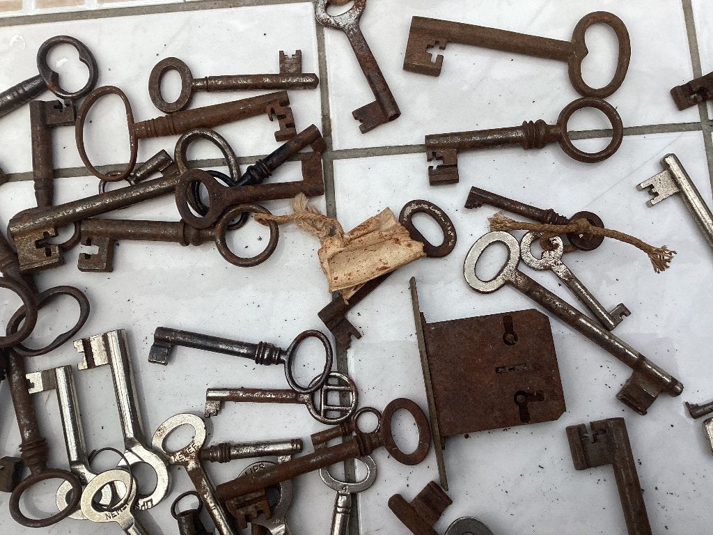 Grote collectie antieke huissleutels, Ophalen, Gebruikt