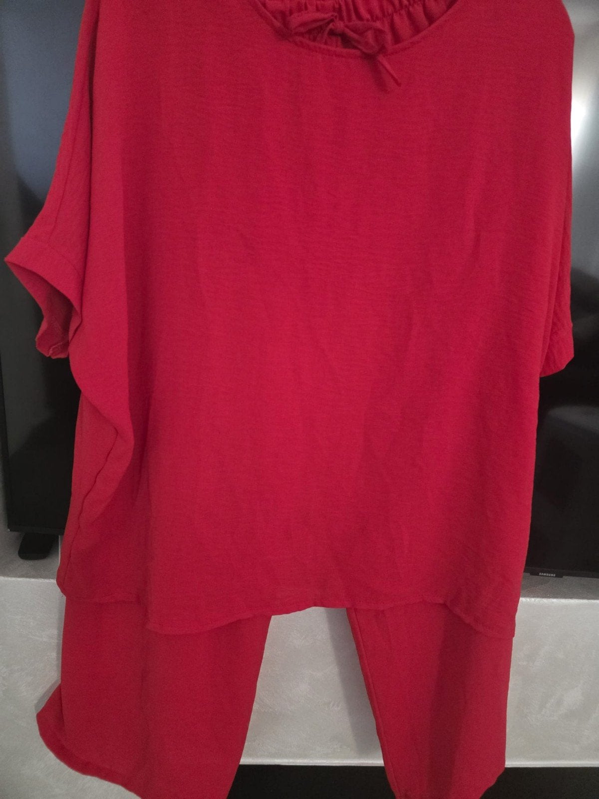 Rood tweedelig pak, comfortabel en stijlvol, Kleding | Dames, Maat 42/44 (L), Ophalen of Verzenden, Rood, Onbekend