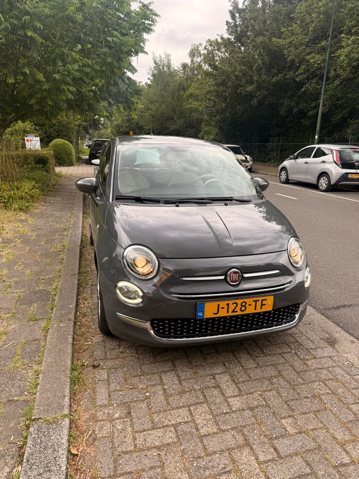 Fiat 500 1.0 69pk Hybrid 2020 Grijs, Auto's, Fiat, Voorwielaandrijving, 40 €/maand, Beige, 4 stoelen