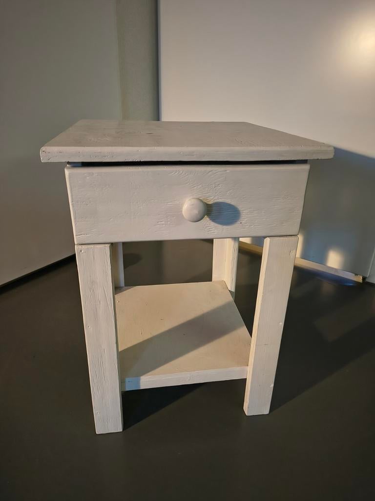 Klein kastje, nachtkastje, gratis., Huis en Inrichting, Slaapkamer | Nachtkastjes, Ophalen, Minder dan 45 cm