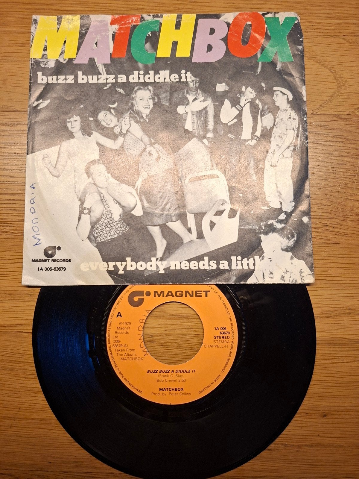 Matchbox - Buzz Buzz A Diddle It (1979) 7 inch single, Gebruikt, 7 inch, Ophalen of Verzenden, EP