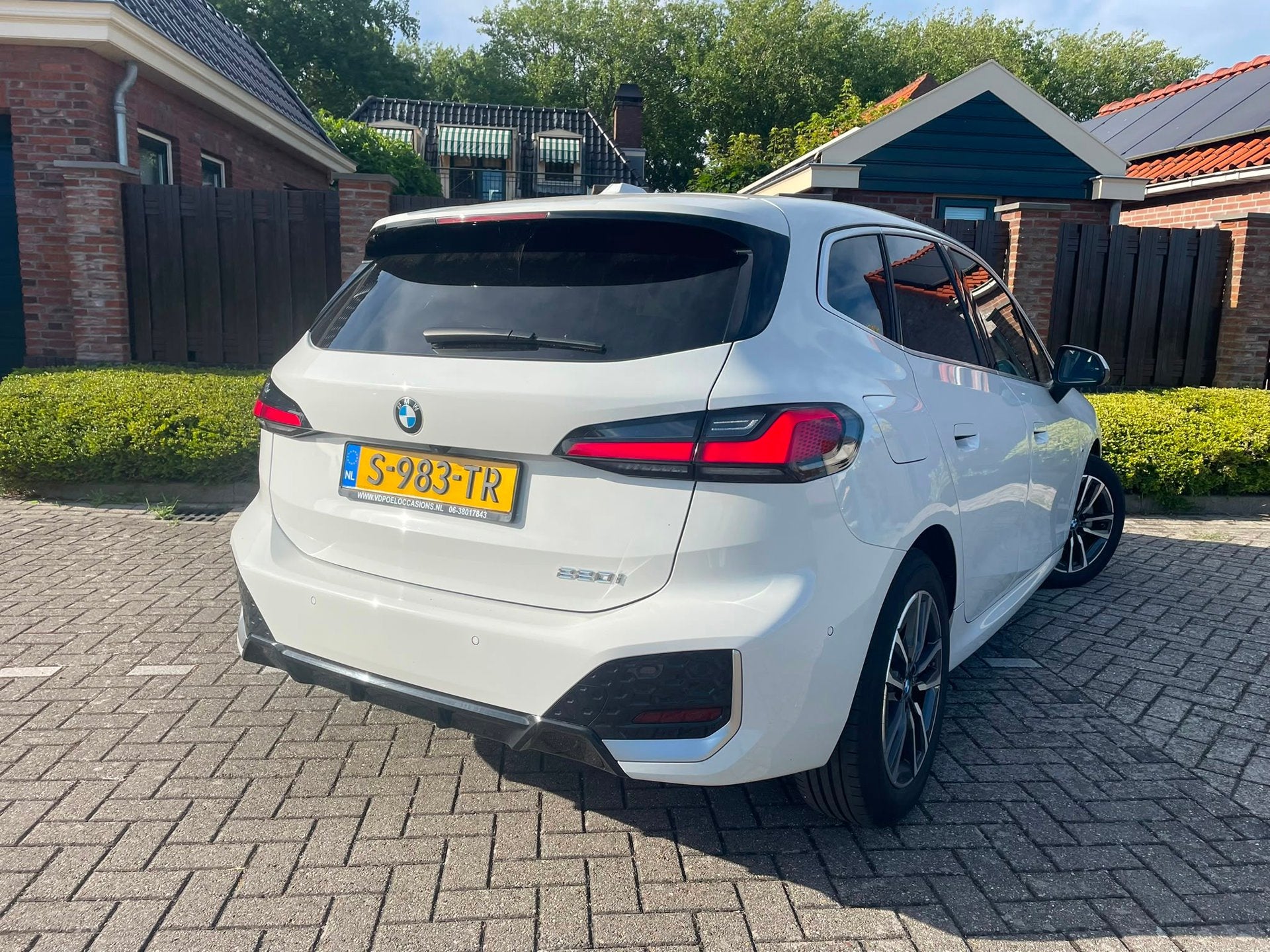 BMW 2-serie Active Tourer 220i M SPORT I PANORAMADAK I HEAD-, Auto's, 156 pk, Leder en Stof, Wit, Origineel Nederlands