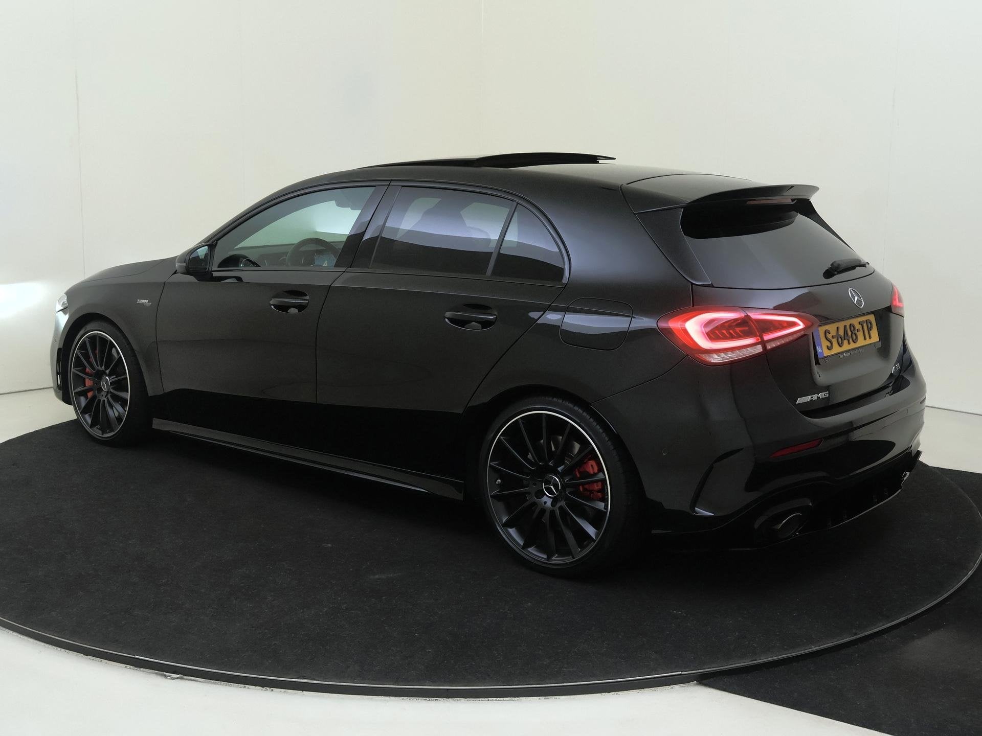 Mercedes-Benz A-klasse AMG 35 4MATIC / Panoramadak/ Night/ 1, Auto's, Mercedes-Benz, Automaat, 4 cilinders, Leder en Stof, Zwart