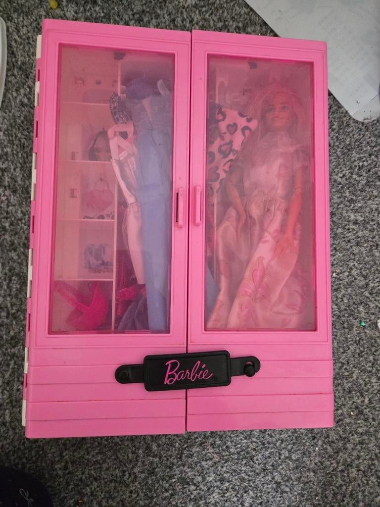 “Grote Barbie set met kledingkast, meerdere poppen, Ken, paa, Ophalen of Verzenden, Gebruikt, Barbie