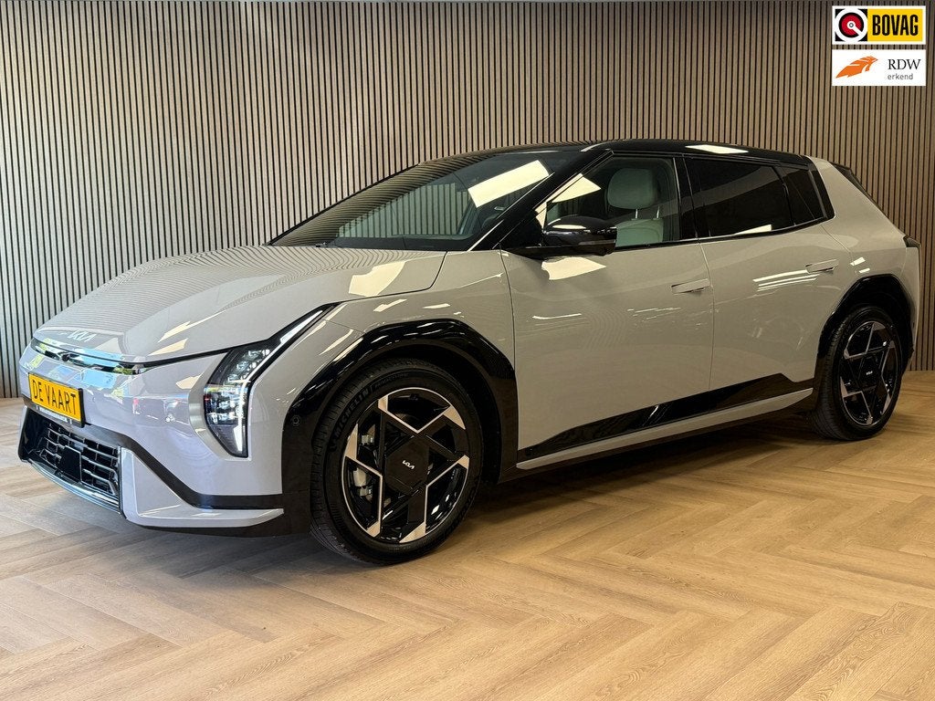 Kia EV4 GT-PlusLine 81.4 kWh SoH 100% 594KM BEREIK HUD NAVI, Auto's, Kia, 81 kWh, Gebruikt, Zwart, Leder