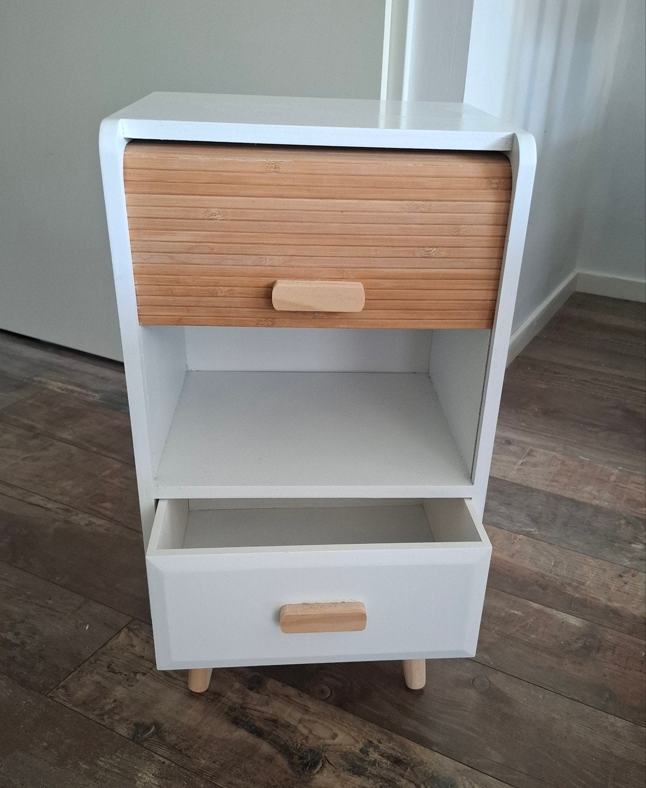 Nachtkastje, Huis en Inrichting, Slaapkamer | Nachtkastjes, Ophalen, Minder dan 45 cm, 55 tot 70 cm, Zo goed als nieuw