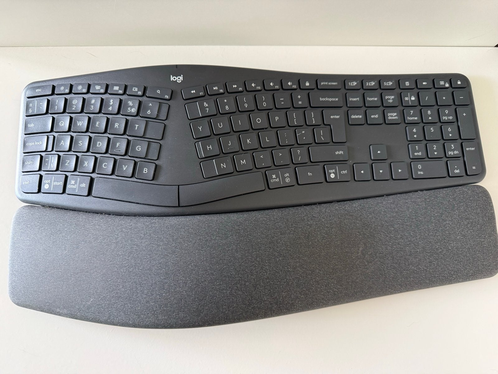 Logitech Ergonomisch Toetsenbord - Inclusief Dongel, Computers en Software, Toetsenborden, Gebruikt, Qwerty, Draadloos, Ergonomisch