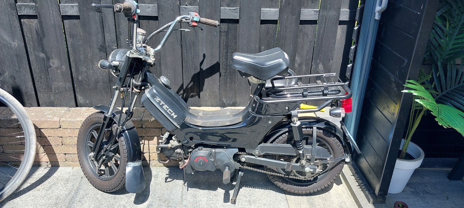 Z-Tech brommer, zwart, 2016, 1995 km, Gebruikt, Benzine, Ophalen, Overige merken