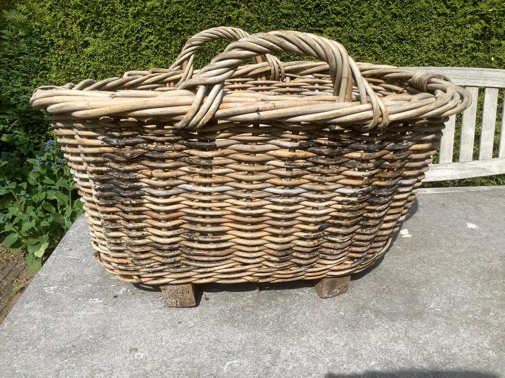 Rieten mand, Huis en Inrichting, Woonaccessoires | Schalen en Manden, Ophalen, Mand, Zo goed als nieuw, Riet