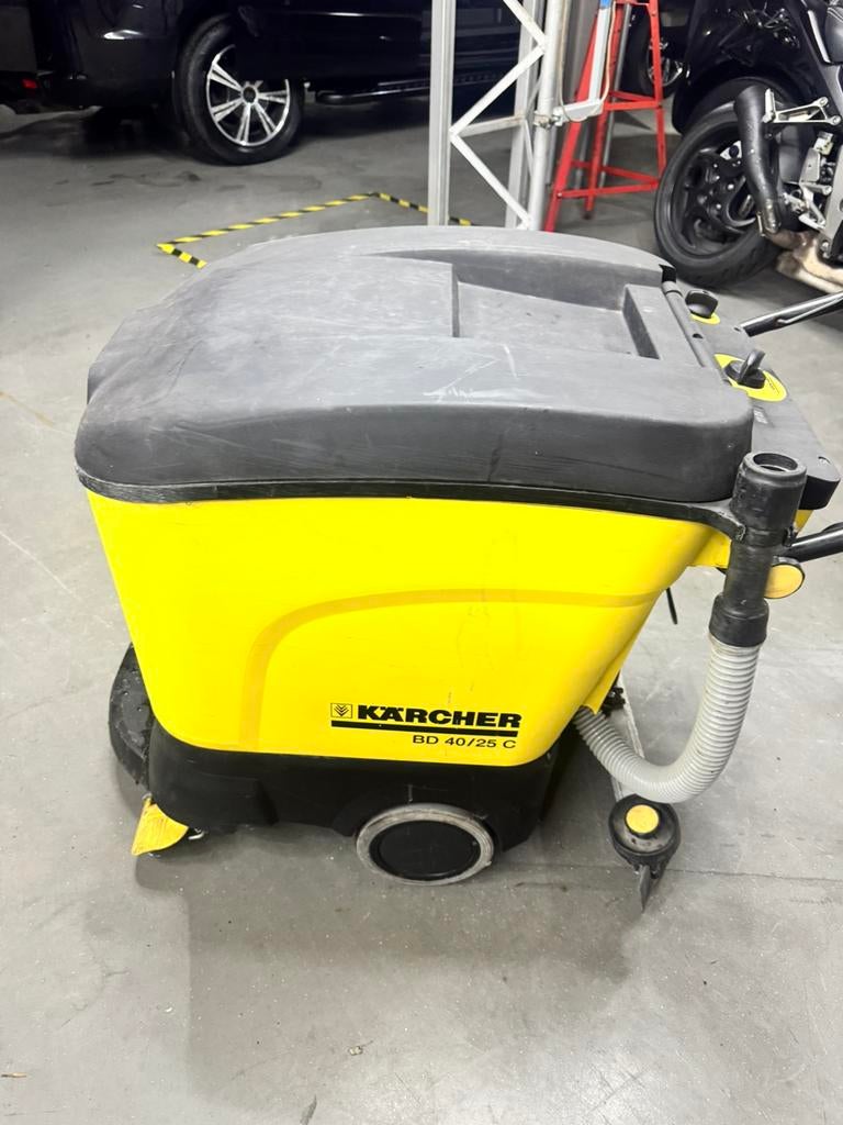 Karcher schrobzuigmachine, Doe-het-zelf en Verbouw, Reinigingsmachines, Ophalen of Verzenden, Zo goed als nieuw