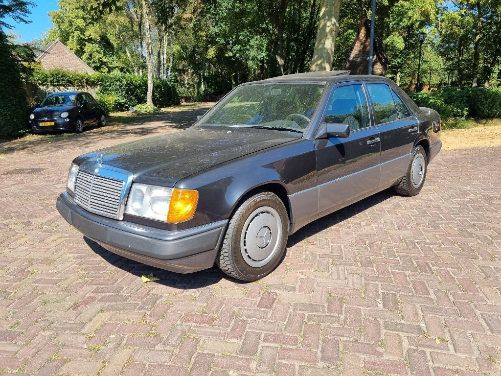 Mercedes 230E W124 Schuifdak ABS, Zwart, Zwart, Handgeschakeld, Particulier
