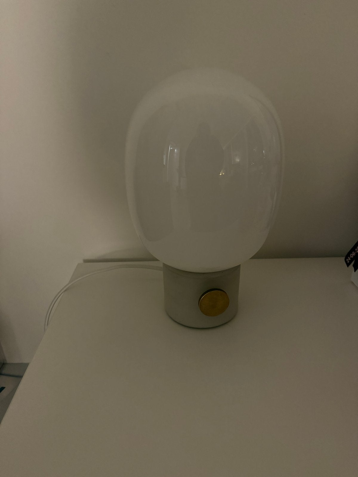 Audo Copenhagen JWDA lamp met glazen kap en betonnen voet, Ophalen, Met schakelaar, Wit, E27 (groot)