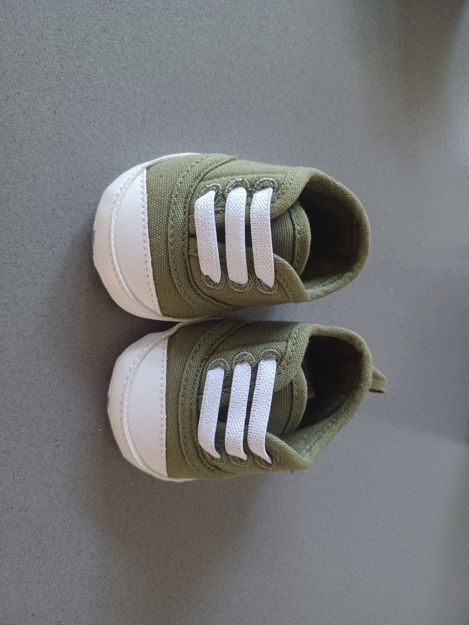 NIEUW primark baby schoenen / gympen - maat 0 tot 3 maanden, Kinderen en Baby's, Schoentjes, Jongetje of Meisje, Nieuw, Ophalen of Verzenden
